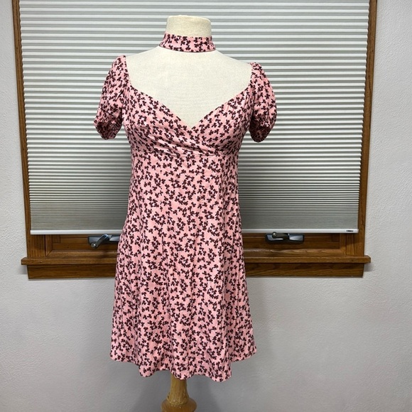 ALEXIS Loele Pink Off The Shoulder Clover Floral Choker Mini Dress Size Medium - Picture 3 of 11
